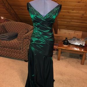 Emerald green prom dress